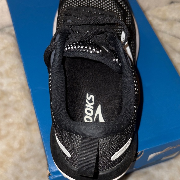 Brooks Revel 6 Black and White Running Shoes - Picture 6 of 11